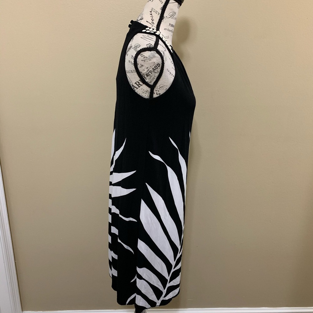 London Times Black & White Leaf Print Halter Dress - Picture 6 of 12